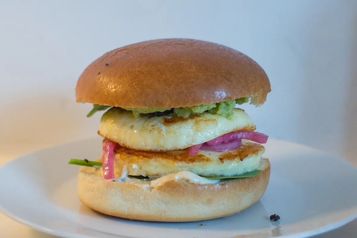 Burger food typical of Mona Lisa